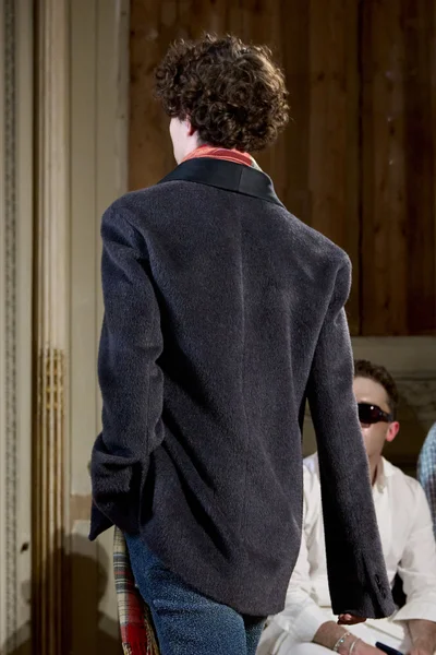 Look 200